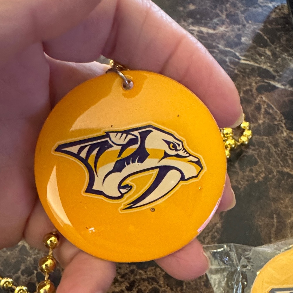 Nashville Hockey Predators Gold and Yellow Team Logo Light Up Beaded Necklaces - Picture 4 of 7